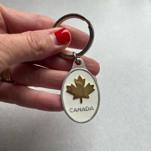Keychain Metal Canada Canadian leaf 3” gold/silver/white color